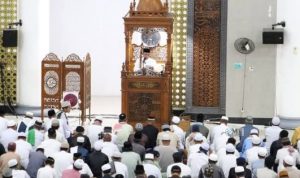 Wabup Murung Raya Jadi Khotib Salat Iduladha di Masjid Agung