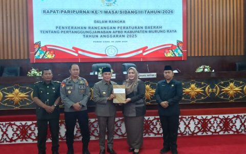Wabup Rahmanto Serahkan Raperda Pertanggungjawaban APBD Murung Raya 2025 ke DPRD