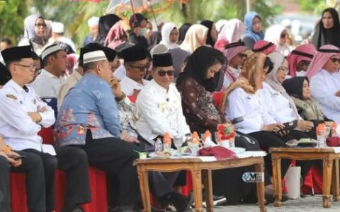Bupati Heriyus Sambut Kepulangan Jemaah Haji Murung Raya
