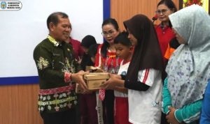 Pemkab Murung Raya Salurkan 230 Pasang Sepatu untuk Siswa, Tingkatkan Semangat Belajar