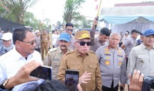 Gubernur Muhidin Serahkan Alsintan untuk Petani Jagung Tanah Laut