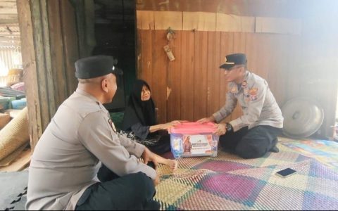 Hidup Sebatang Kara, Lamsiah Tersentuh Kepedulian Polisi