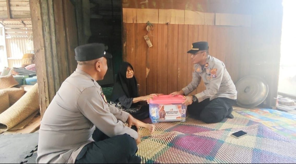 Hidup Sebatang Kara, Lamsiah Tersentuh Kepedulian Polisi