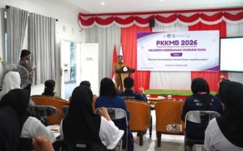 Bupati Heriyus Buka PKKMB Akbid Murung Raya, Dorong Mahasiswa Berkarakter